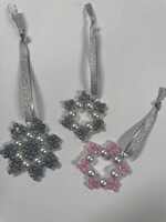 Vyrábíme dárečky z perliček a falešného porcelánu.