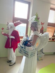 Přišla návštěva, dárky přinesla :))